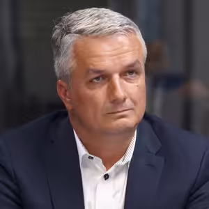 Podpořili Prague Pride, dostal stovky agresivních reakcí: Pošta nikdy nebude diskriminovat, říká Knap