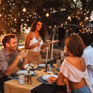 #158 NA NÁVŠTĚVU NIKDY NECHODÍME S PRÁZDNOU, ALE JE LÁHEV VÍNA VHODNÝM DÁRKEM?