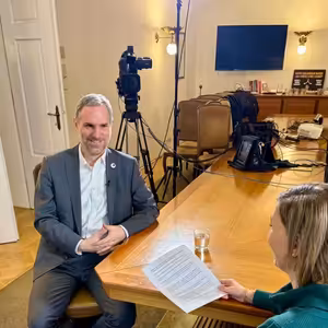 Zdeněk Hřib /Piráti/, vztahy mezi vládou a opozicí, budoucnost Pirátské strany. V pořadu: spory ve sněmovně a s Hradem, Senát řeší bydlení