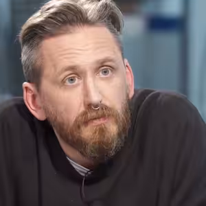 Třeštík: Potřebuju se zpovídat jako člověk, jsem mix plachosti a extravagance. Lidi na balkóně sbírám jako Pokémony