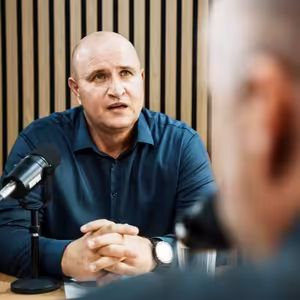 Musíme si položit otázku, co se děje v naší společnosti, když se i úplně mladí lidé uchylují k brutálnímu násilí. Ruku na srdce, dospělí by měli jít do sebereflexe