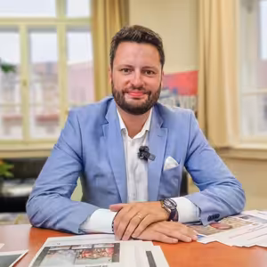 Čau Praho! #46: Zažíváme návrat 90. let? Korupce, kauzy, šmelení a kokain.