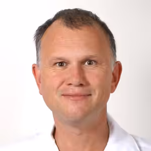 Primář Neurologie Městské nemocnice Ostrava Lukáš Klečka o svém oboru a pacientech s problémem tří N, migrénou nebo dalšími bolestmi. Opravdu by si v 80 procentech případů poradil jen s hřebíkem a kladívkem?