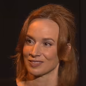 .pod lampou s Táňou Pauhofovou: Svet vedú zranení ľudia. Bojím sa vojny, ale chránim si svoj svet