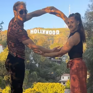 Spali v autobuse a vystupovali v arénách: Jak vypadá život na turné s americkým cirkusem?