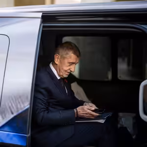 Babiš zatím nechce představit řešení střetu zájmů a prezident nechce ustoupit. Kdo nakonec vyhraje?