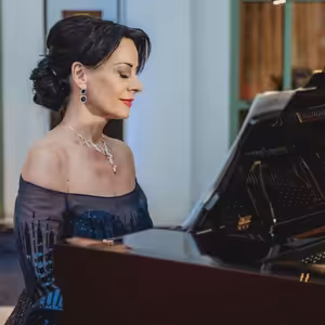 Hudba ako životná cesta: Klaviristka a pedagogička Eva Varhaníková v BB FM rádiu