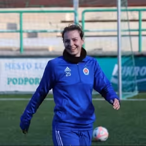 Ženské futbalistky stoja po škole pred dilemou: futbal ich baví, no už nemôžu hrať zadarmo