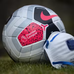 O reštarte anglickej Premier League a futbalu bez divákov