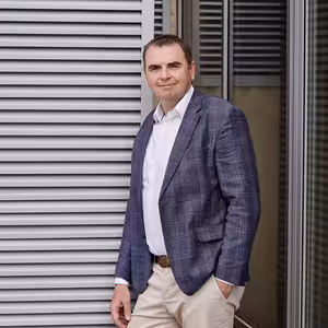 Od akcií a fondů přes poradenství při akvizicích až po lístky na fotbal. Zájem o wealth management v Česku výrazně roste, říká Petr Beneš z WOOD & Company