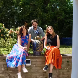 KRISTÝNA JIRÁTOVÁ, ONDŘEJ VYHNÁNEK: PESTROBAREVNÉ KERAMIKY VEDOU ZAJÍMAVÝ DIALOG S BÍLOU FUNKCIONALISTICKOU VILOU