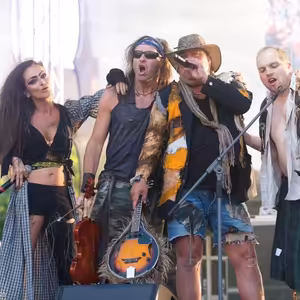 Hudobný rozhovor: Nika Karch o koncerte a kapele Rednex