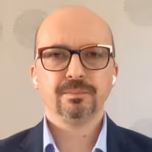 Roušky ve třídách jdou proti zdravému rozumu. Do mnoha škol musela vyjíždět sanitka, říká Lukl