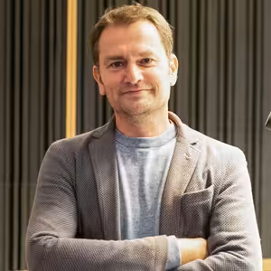 Igor Matovič - Ficovi sme pri ústavných zákonoch vykopli loptu z... (Braňo Závodský Naživo)