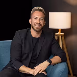 Tomáš Arsov o nejčastějších chybách v péči o vlasy a proč není „kadeřník celebrit“