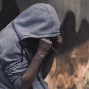 Zfetovaný žák vyhrožoval učitelkám