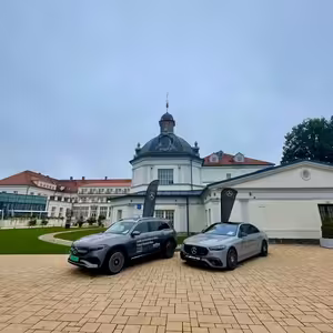 Motovíkend v Turčianskych Tepliciach: Luxusné autá a história výnimočných kúpeľov v jednom