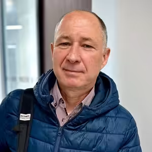 Filozof Jiří Kinkor: Podstatou státu je fyzické násilí. Je tu od toho, aby svou politiku vymáhal pistolí