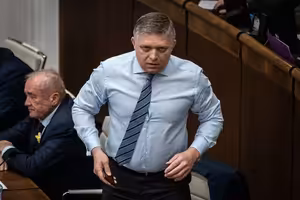 Nejde o to, aby Fico shnil v base, ale aby jeho éra skončila