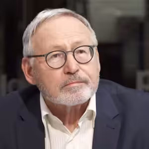 Slavme odchod delty a příchod omikronu. Očkovat se kvůli byrokracii a ne kvůli zdraví je úlet, říká Hostomský