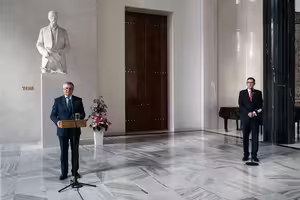 Jednání prezidentových mužů připomíná přihlouplý sitcom