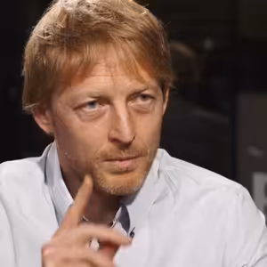 Poklesli jsme ke zbabělosti a maříme životy našich dětí, zavření škol má šílené důsledky, říká Janeček