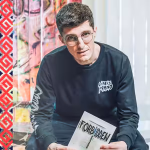 Tino Hrnčiar vydáva vlastnú knihu – Forbidden