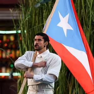 Proč mají bílí boháči rádi Bad Bunnyho? A jak snadno se dalo před třiceti lety sehnat číslo na Havla?