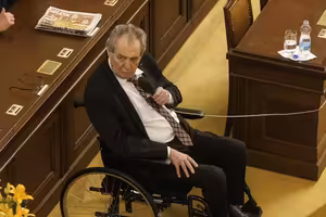 Zeman se pokusil zmocnit Česka, ale v opakovaném útoku na demokracii naštěstí neuspěl