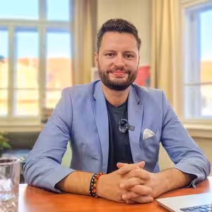 Fiala se asi zbláznil. Stíhačky z USA za 500 miliard Kč? | Čau Praho! #51