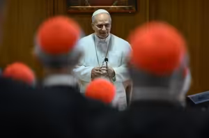 Lev XIV. ke kardinálům: Obnovme oddanost II. Vatikánskému koncil