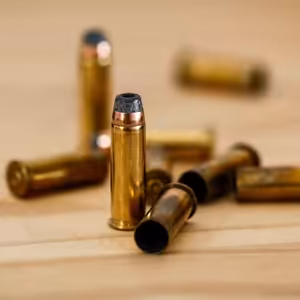 Blog 3 ... “Střelíme vaši nemovitost.” No nazdar, moje realitka střílí nemovitosti. Na koho tím míří? Kde se tohle spojení “střelit = prodat” vzalo? Expresivní slang, který do seriózního oboru nepatří