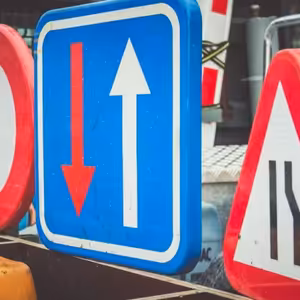 Služby Božie 6. 11. 2022 | Tri dopravné značky