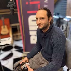 #31 OBNOVENÝ FILMOVÝ KLUB ... „ Jsme zde pro diváka, který má rád dobrý obraz, kvalitní zvuk a přeje si film zažít i s komentářem a možností následné debaty,“ říká Martin Zeman, programový šéf Filmového klubu Biografu Kotva. (moderuje Jan Cempírek)