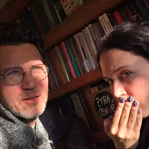 #18 Češi, někde v dálce vítr fouká, dálnice hučí