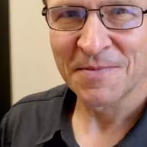 Žít na dávkách není v Česku nic super zajímavého, říká poradce premiéra a člen NERVu Daniel Münich