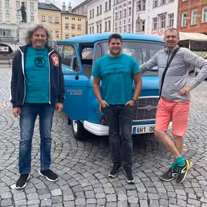 TUTV s Richardem a Michalem Pušovými o cestování starými auty na Gibraltar