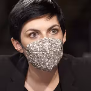 Hamáček se zachoval jako vlastizrádce, je to hanebné. Teď mu jde o hodně, říká Pekarová Adamová