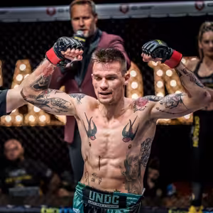 Najväčšia bojová show v našom regióne vypukne už v sobotu: Vlado Piperek o DFN 7 v BB FM rádiu