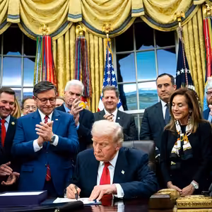 Trump lže Američanům o financování nejvelkolepějších oslav v historii USA