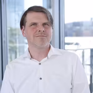 Expertní rozbor: Výrazná stopa umělé inteligence ve výsledcích největších amerických firem