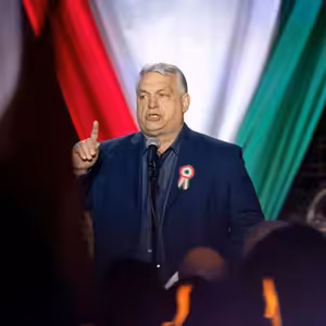 Orbán po 16 letech končí u moci. Maďarsko si zvolilo občanskou důstojnost a návrat k EU