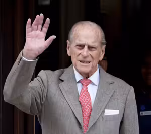 Princ Philip zastával roli manžela královny prvotřídně, říká historik Martin Kovář