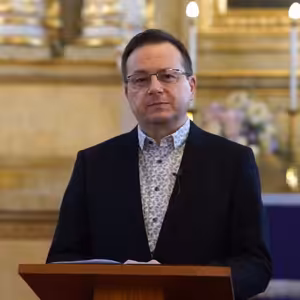 Zradca, či priateľ?