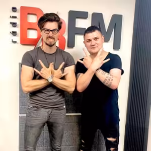 Domi Stoff spieva v kapele King Shaolin, ale venuje sa aj sólovej tvorbe