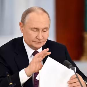 USA zkrátily Putinovi lhůtu pro ukončení války. Co přijde pak?