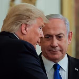 Zradí Trump kvůli Netanjahuovi vlastní voliče? V Íránu se americký populismus sráží s realitou