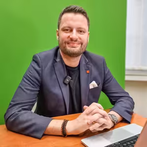 Pravý důvod, proč jde Lipavský do ODS. Vláda protlačila zvýšení platů i TV poplatky | Čau Praho #123