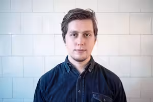 Do kin míří film Zrcadla ve tmě. Pokud v něm někdo najde Woodyho Allena, tak budu rád, říká režisér Šimon Holý