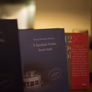 Renata Putzlacher: V kavárně Avion, která není